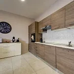 Oasis With Private Pool And Lounge Area Appartamento