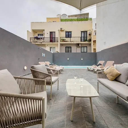 Oasis - Private Pool & Lounge Area