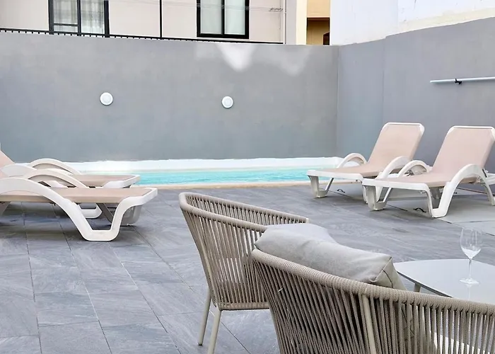 Oasis With Private Pool And Lounge Area *