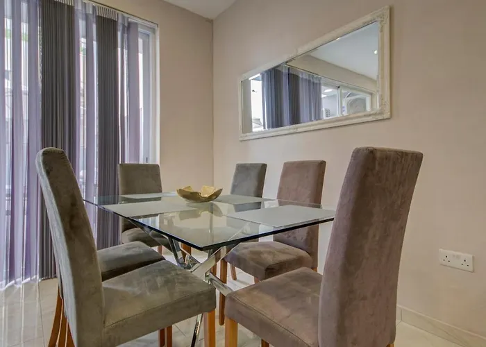 Oasis With Private Pool And Lounge Area Santa Vennera