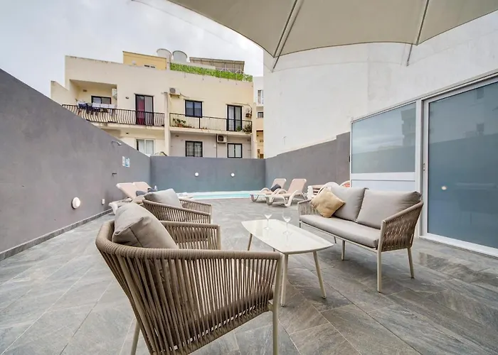 Apartment Oasis With Private Pool And Lounge Area