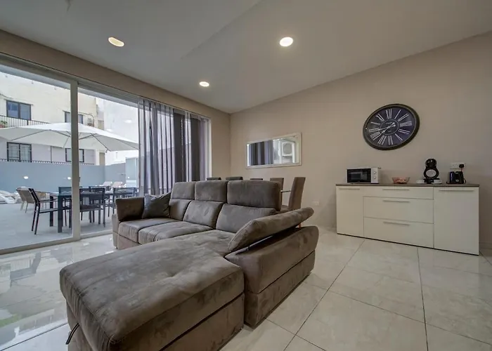 Oasis With Private Pool And Lounge Area Apartment