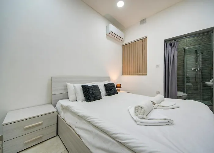 Apartment Oasis With Private Pool And Lounge Area Santa Vennera