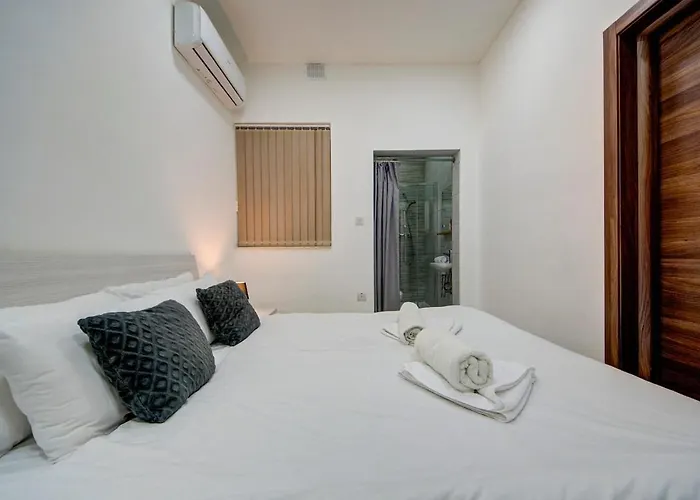 Oasis With Private Pool And Lounge Area Santa Vennera