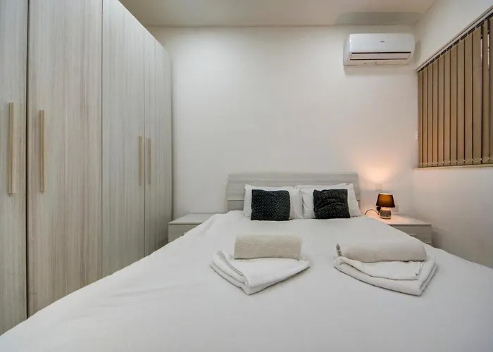 Oasis With Private Pool And Lounge Area Apartment Santa Vennera