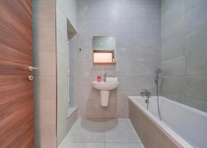 Oasis With Private Pool And Lounge Area