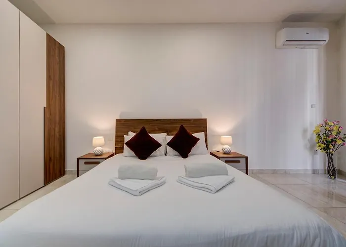 Apartment Oasis With Private Pool And Lounge Area Santa Vennera