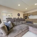 Oasis With Private Pool And Lounge Area Apartamento Santa Vennera