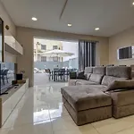 Oasis With Private Pool And Lounge Area *