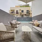 Oasis With Private Pool And Lounge Area