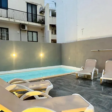 Oasis - Private Pool & Lounge Area Apartmán *