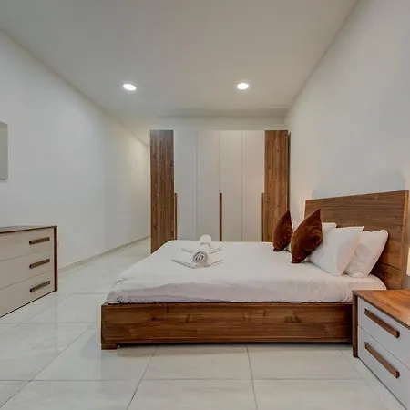 Oasis With Private Pool And Lounge Area