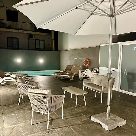 Oasis With Private Pool And Lounge Area