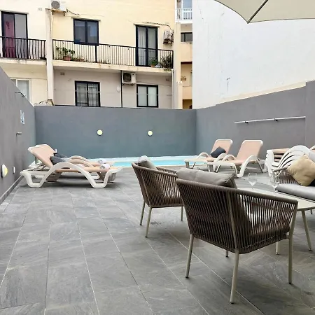 Oasis With Private Pool And Lounge Area *