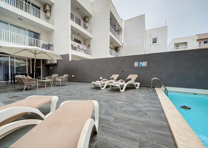 Oasis With Private Pool And Lounge Area *