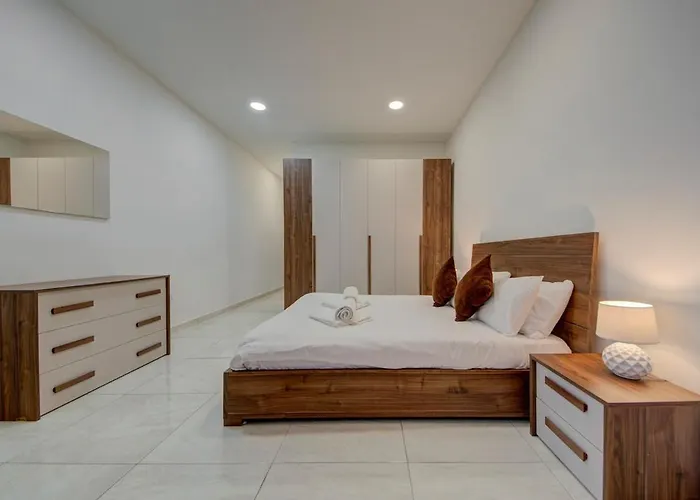 Oasis With Private Pool And Lounge Area