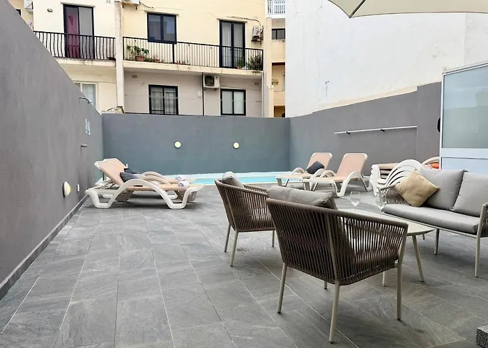 Oasis With Private Pool And Lounge Area *