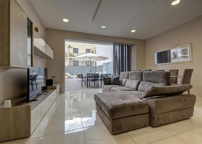 Oasis With Private Pool And Lounge Area *